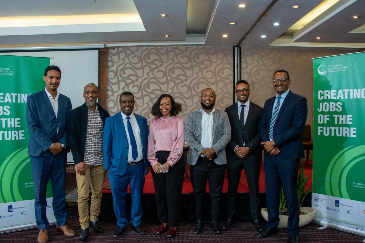 Ethiopian officials pose for photo