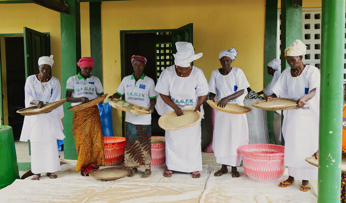 Women sort rice in baskets