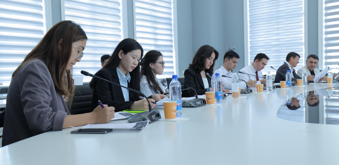 Uzbek students of international law listen to training about technical barriers to trade